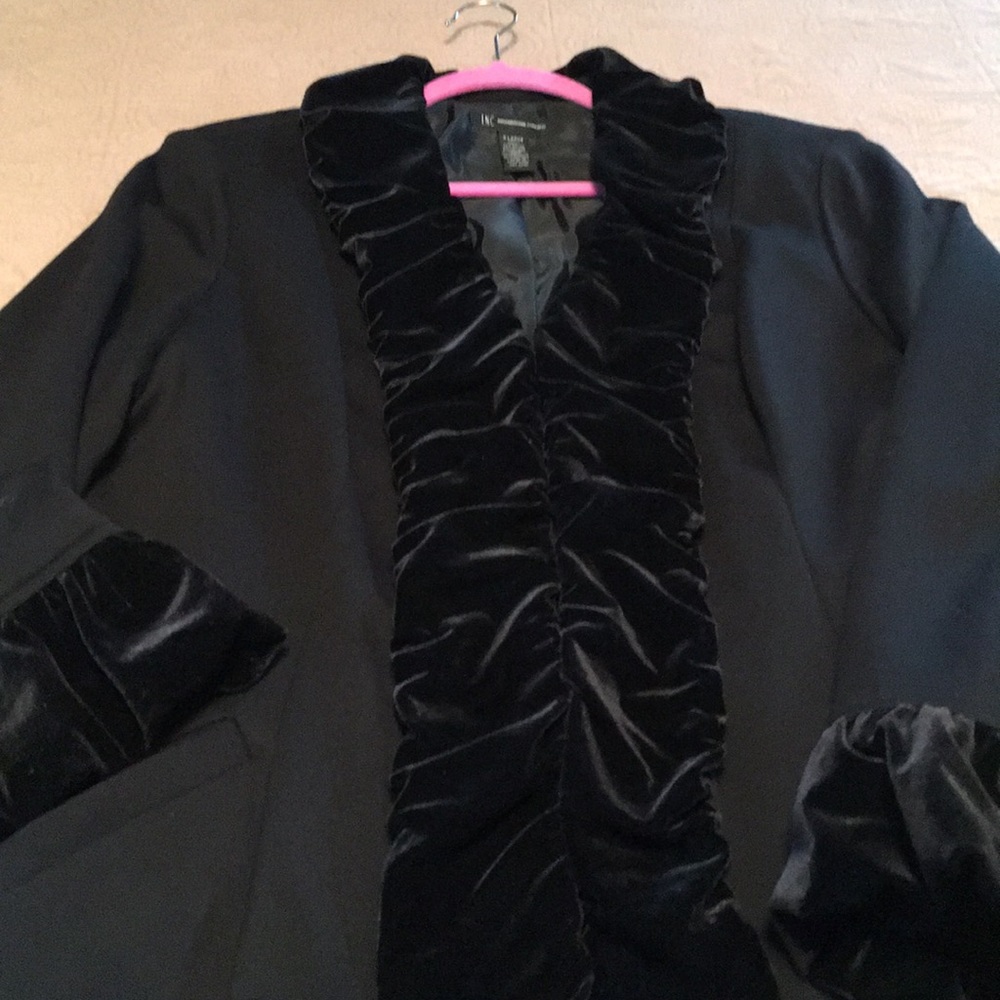 Coat black wit velvet trim